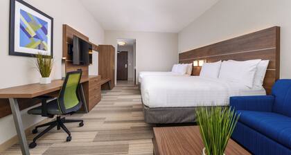Holiday Inn Express & Suites St. Petersburg - Madeira Beach by IHG