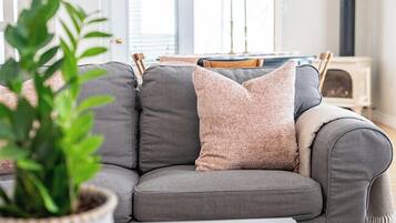 Family Room | Ruang tamu | 40 inci televisyen skrin rata dengan digital, TV, pendiangan