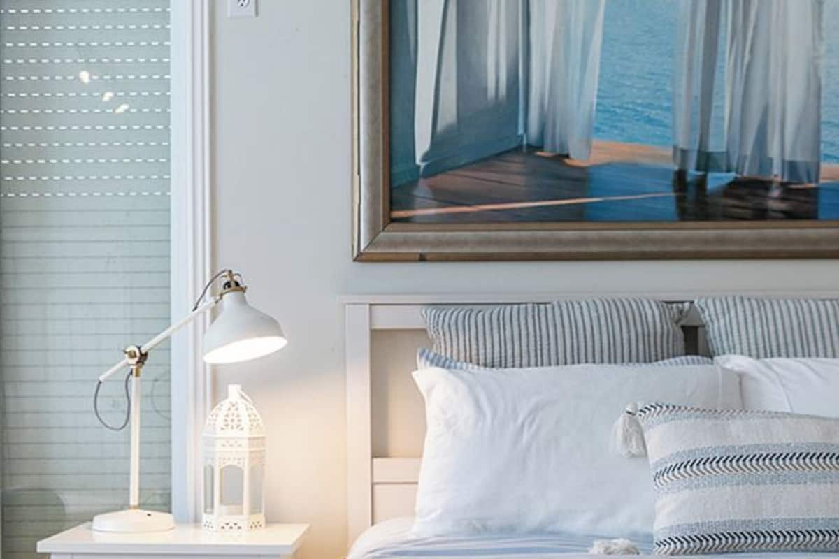 Suite estudio Confort, 1 cama Queen size y sofá cama, vista al lago, planta baja | 1 habitación, ropa de cama de alta calidad, escritorio y insonorización