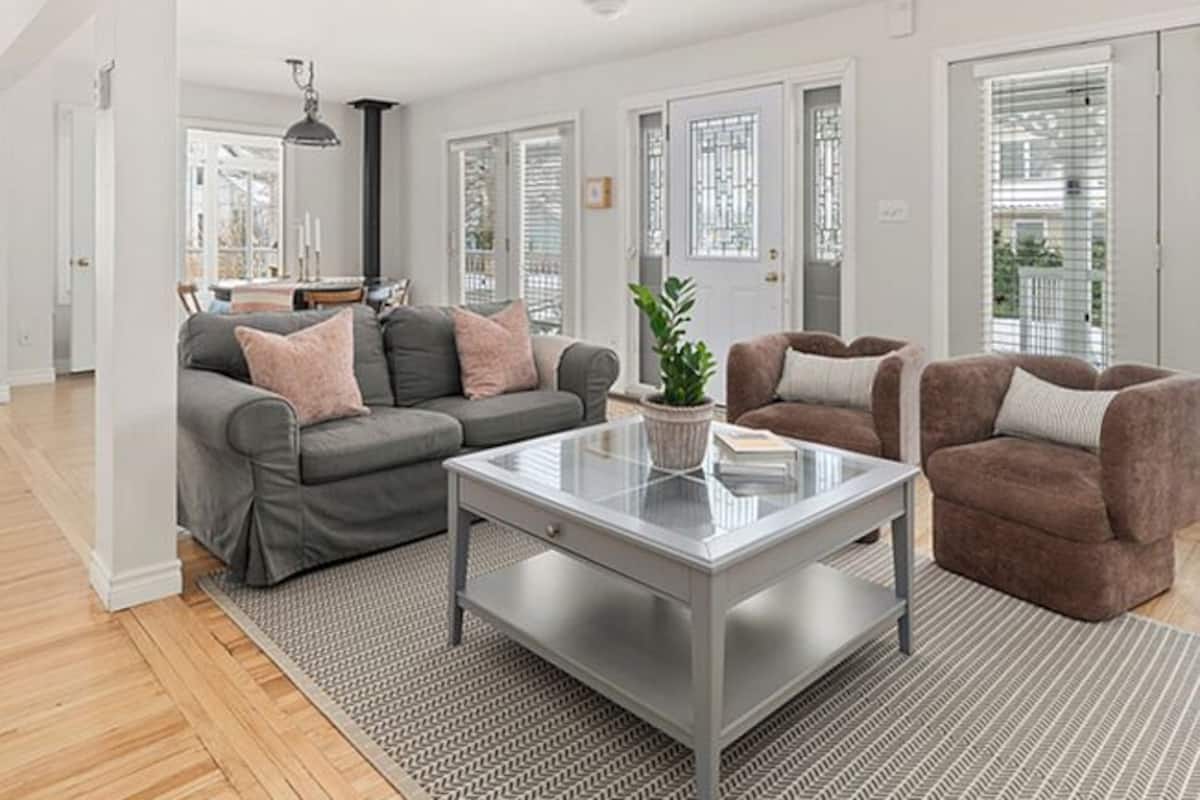 Habitación familiar | Área de sala de estar | Televisión de pantalla plana