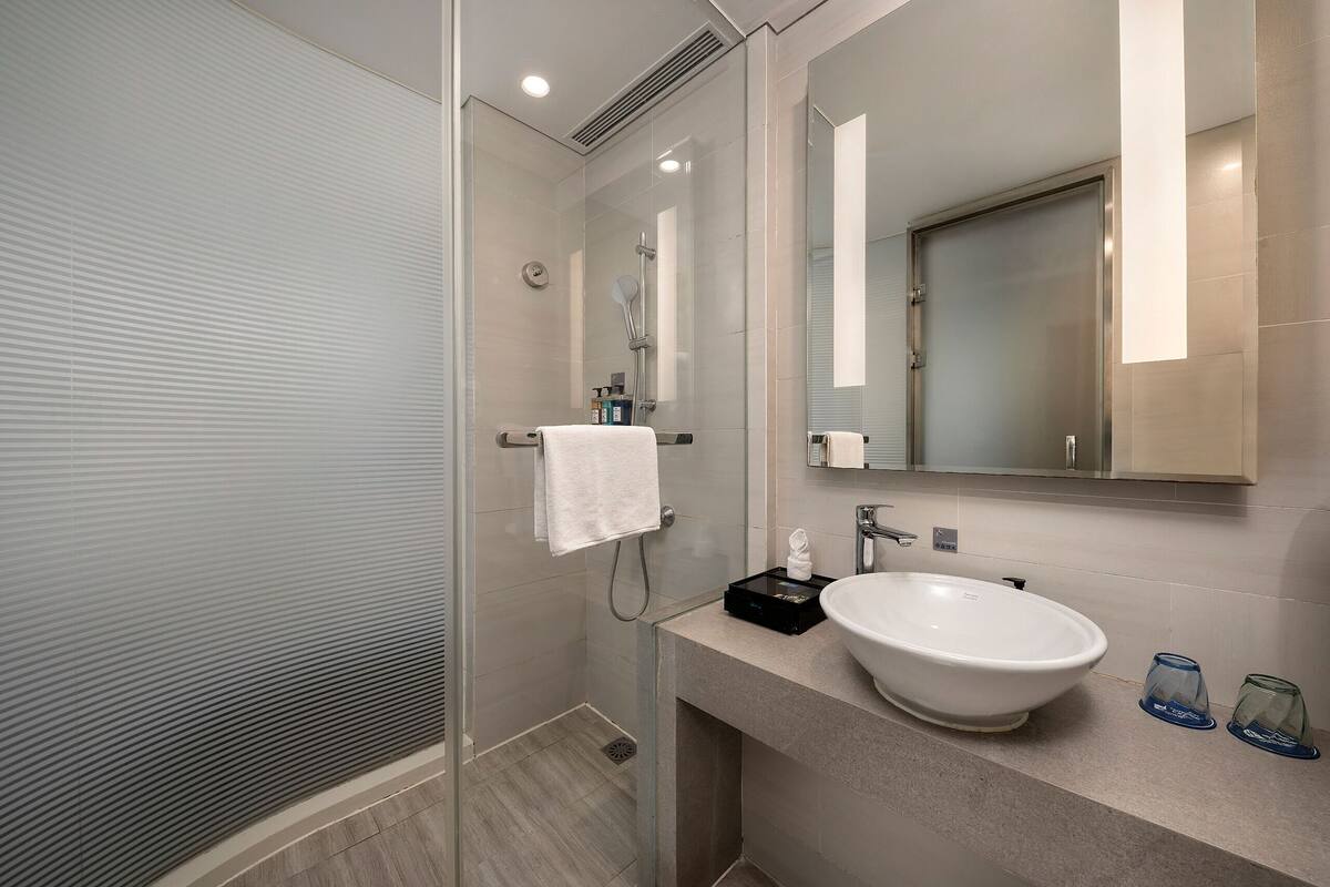 Shower, free toiletries, hair dryer, slippers