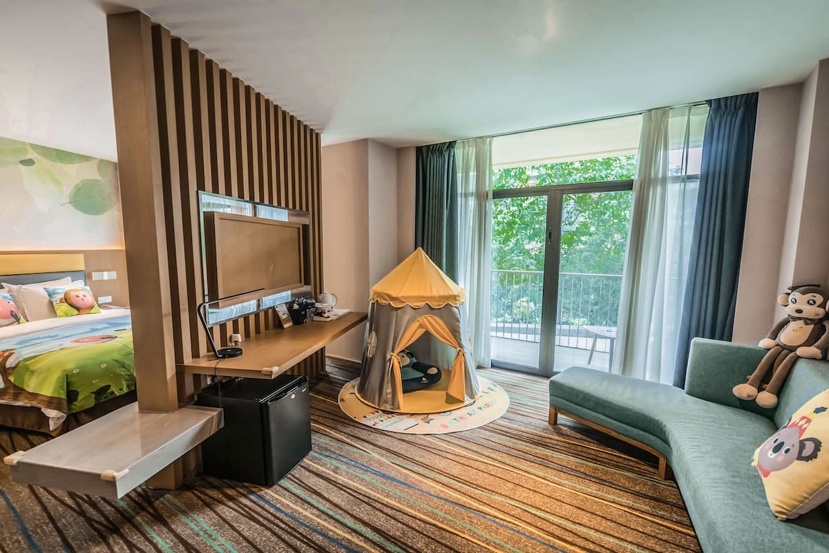 1 bedroom, minibar, in-room safe, desk