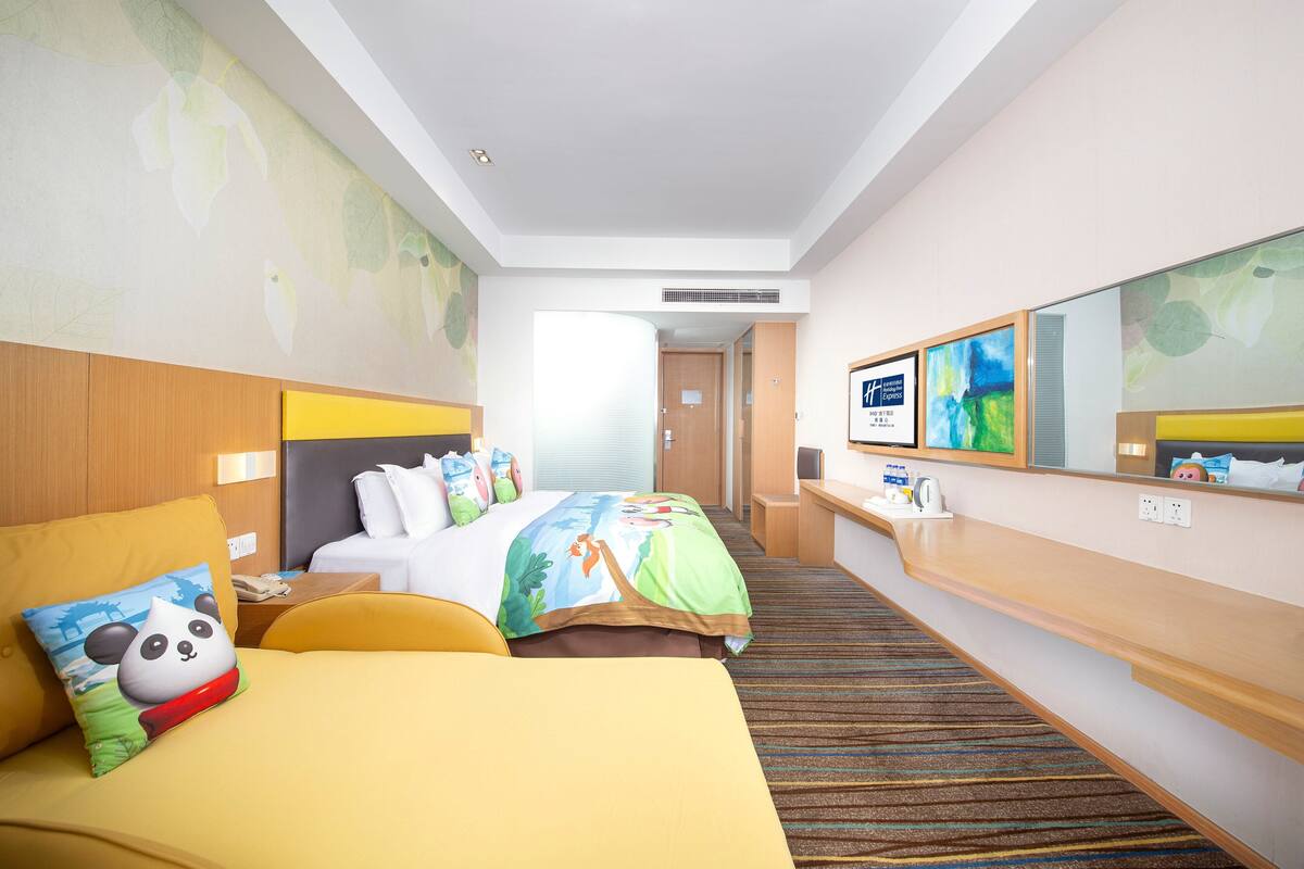 Minibar, in-room safe, desk, blackout curtains