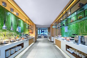 Free daily buffet breakfast - Holiday Inn Express Emei Mountain by IHG (Leshan)
