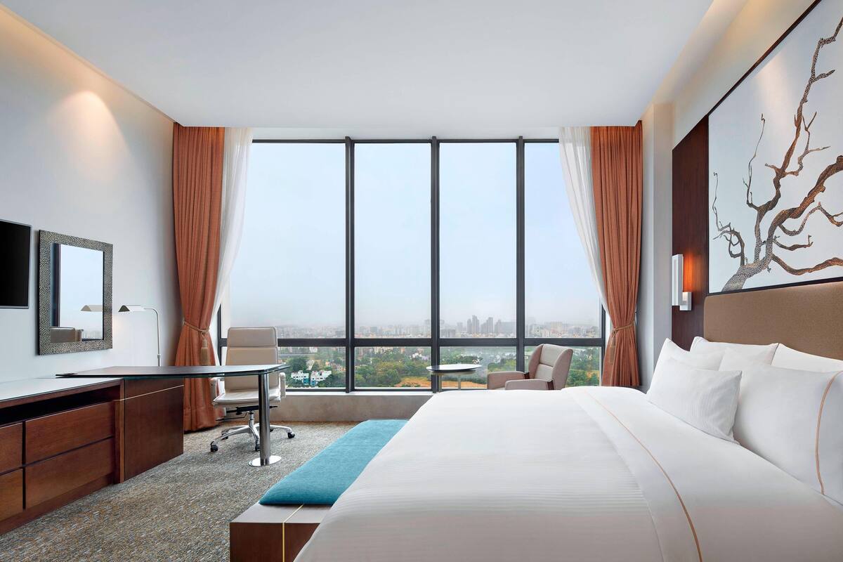 Premium bedding, down duvets, minibar, in-room safe