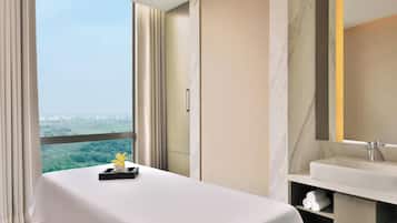Couples treatment room(s), sauna, steam room, body treatments