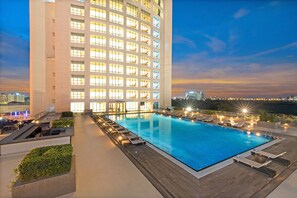 Outdoor pool - The Westin Kolkata Rajarhat (Barasat)