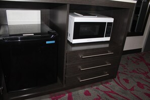 1 quarto, escrivaninha, cortinas blackout, quartos à prova de som
