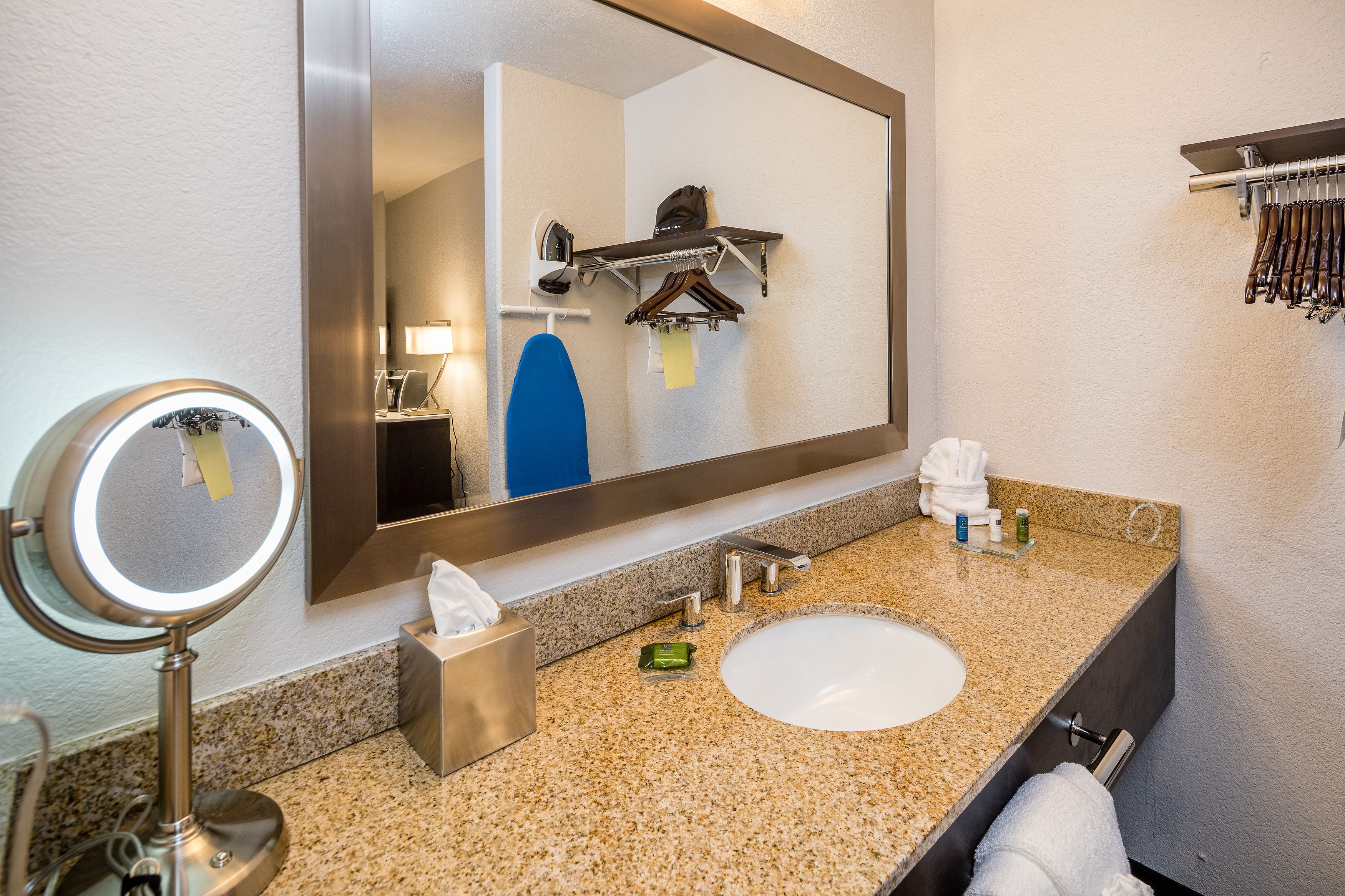 combined shower/bathtub, free toiletries, hair dryer, towels