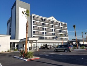 Estacionamento sem manobrista (sujeito a cobrança)