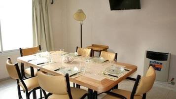 Apartment, 2 Bedrooms | In-room dining
