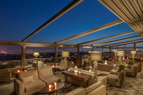 3 bars/lounges