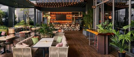 Breakfast, lunch and dinner served