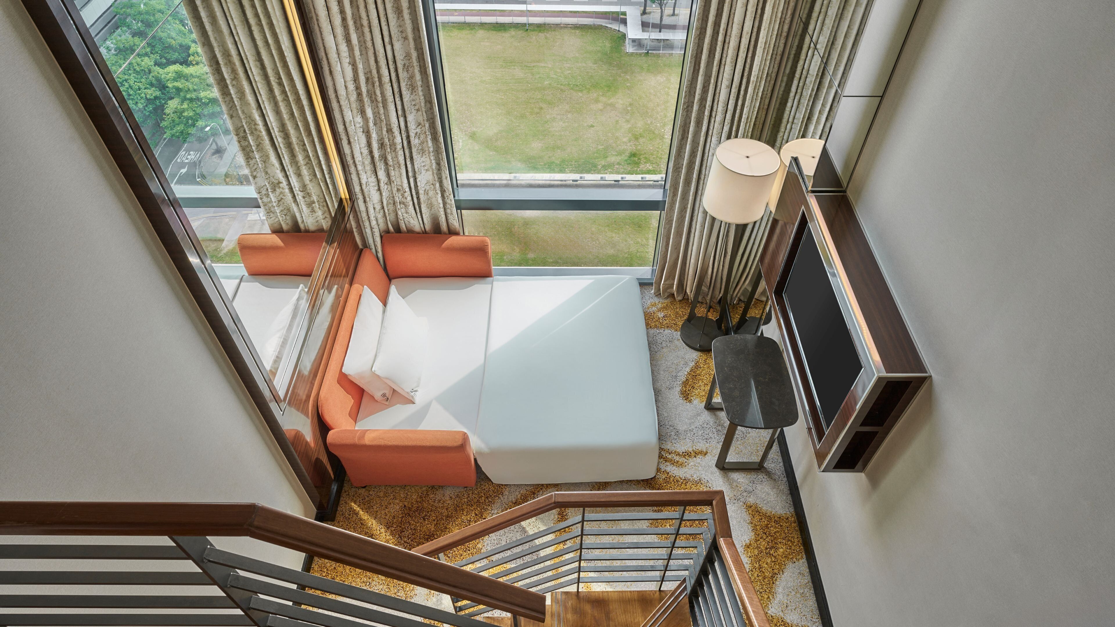 Minibar, caja de seguridad en la habitación y cortinas blackout 