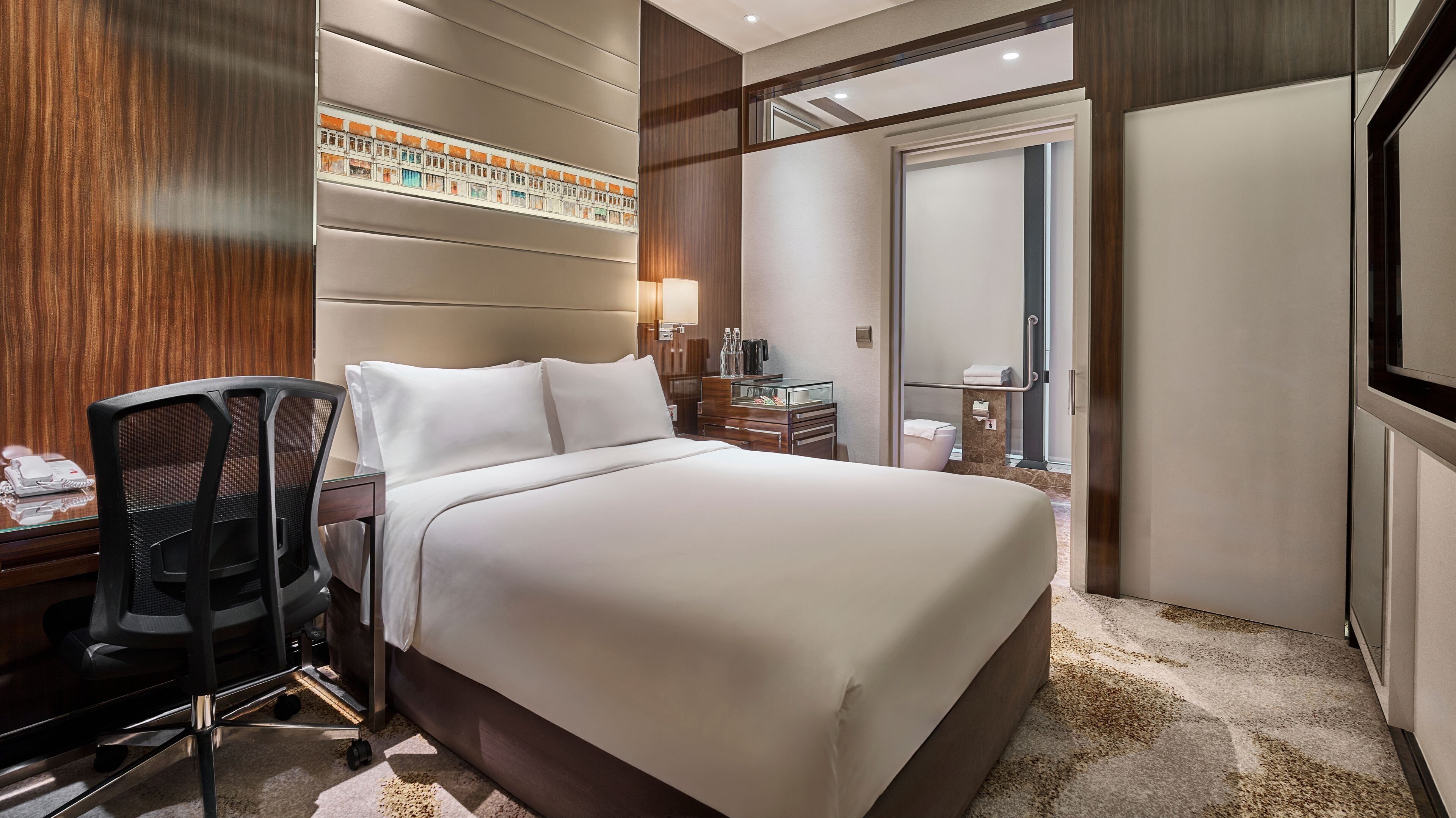 Minibar, caja de seguridad en la habitación y cortinas blackout 