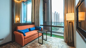 Premium Loft, 1 Queen Bed | Minibar, in-room safe, blackout drapes, soundproofing - Holiday Inn Singapore Little India by IHG (Singapore)