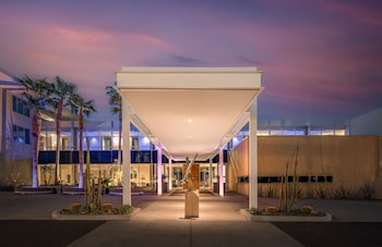 Hotel exterior and entrance at Mountain Shadows Resort Scottsdale