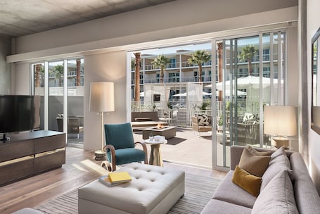 Studio Suite, 1 Bedroom | Premium bedding, down comforters, pillowtop beds, minibar. Mountain Shadows Resort Scottsdale
