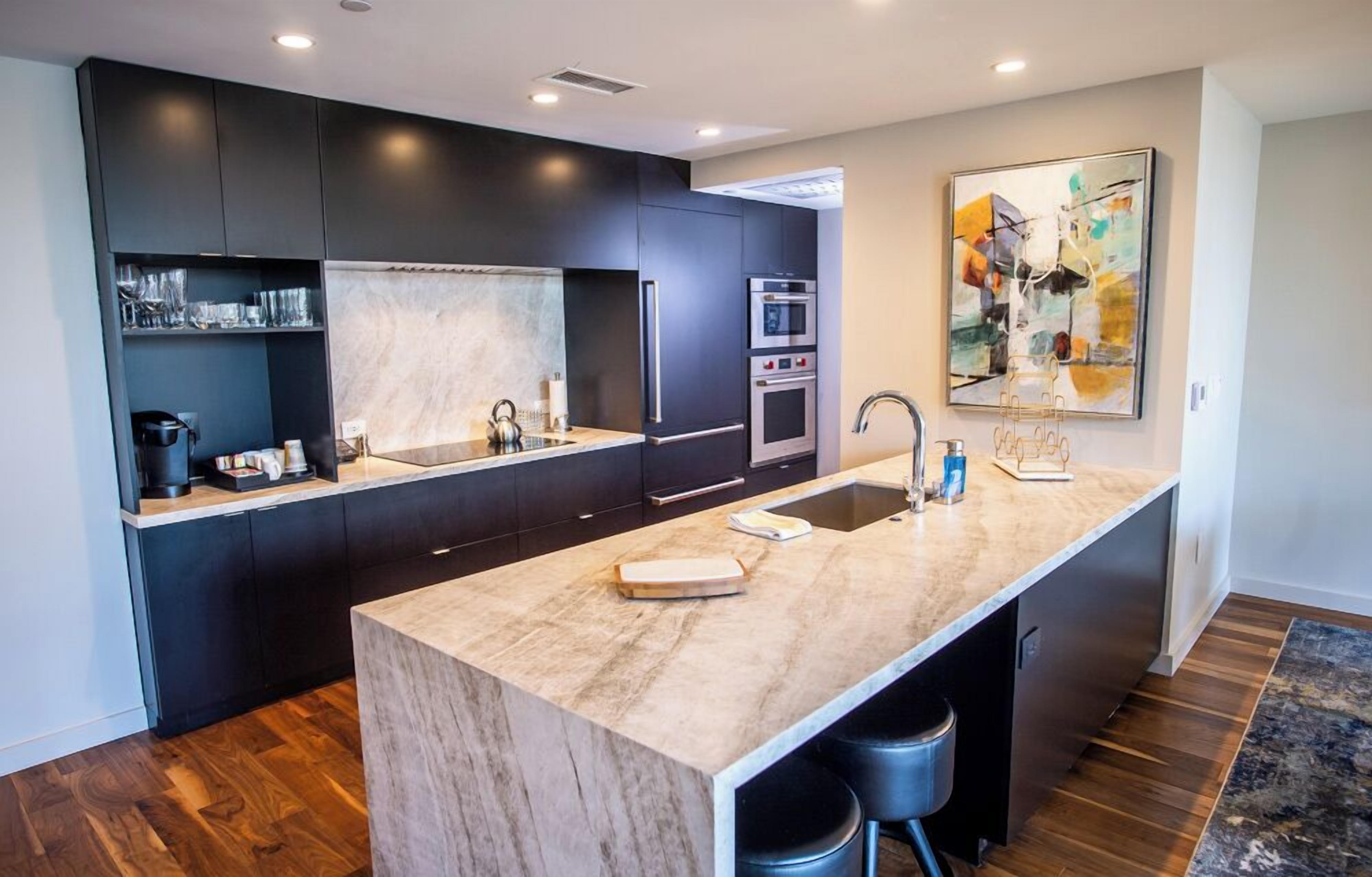 loft, 1 bedroom | premium bedding, down duvets, pillow-top beds, minibar