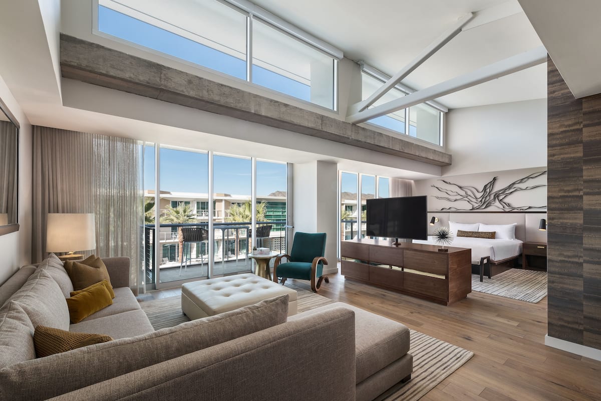 Studio Suite | Premium bedding, down comforters, pillowtop beds, minibar