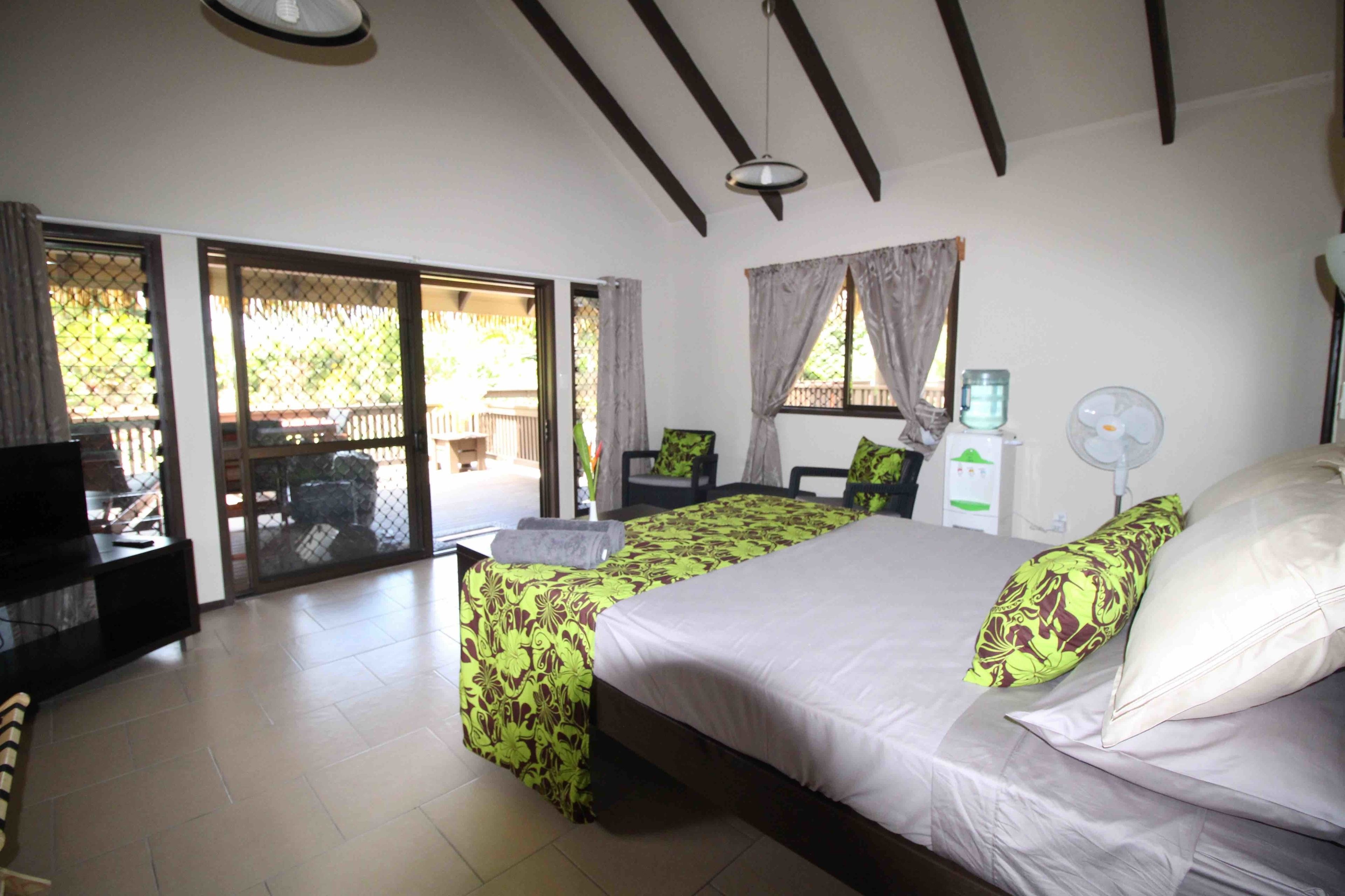 Deluxe Villa, 1 Queen Bed, Kitchen, Mountain View | 1 bedroom, in-room safe, blackout drapes, iron/ironing board