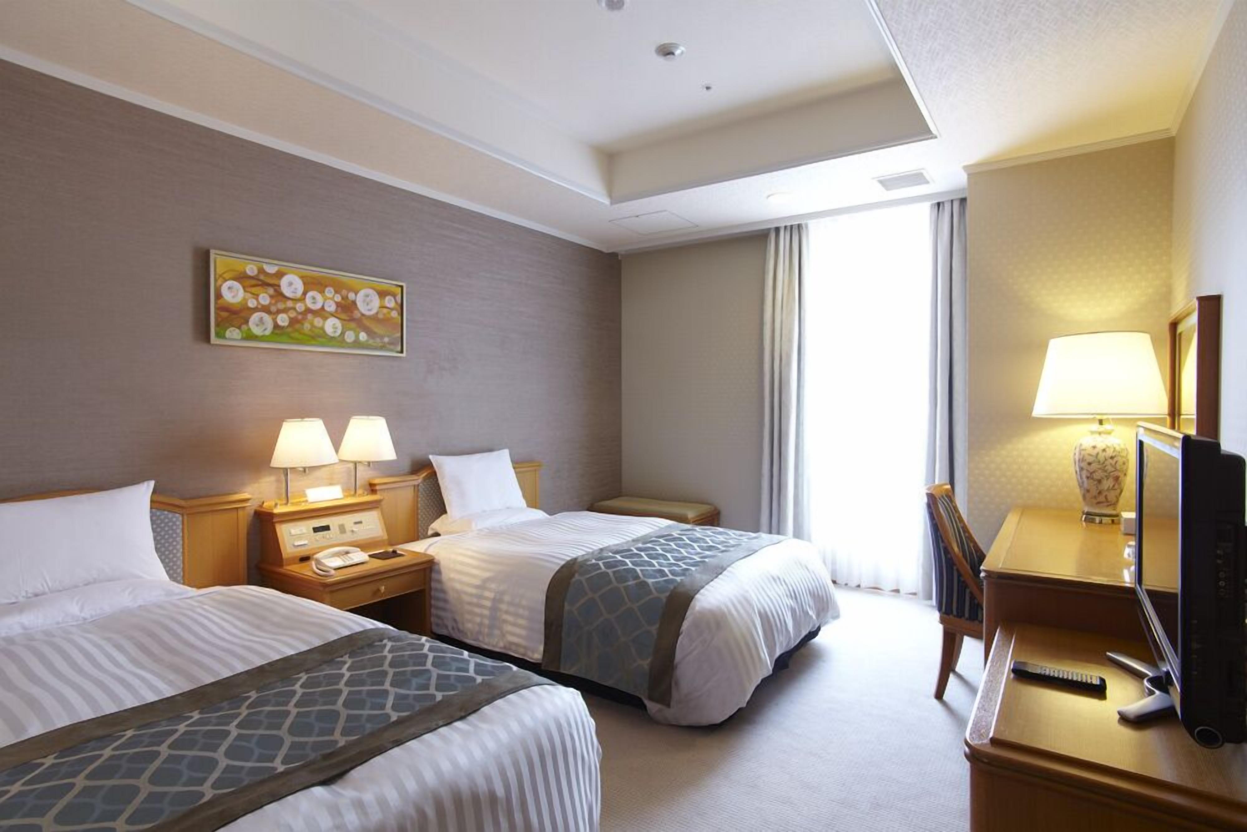 twin room | desk, iron/ironing board, rollaway beds, free wifi