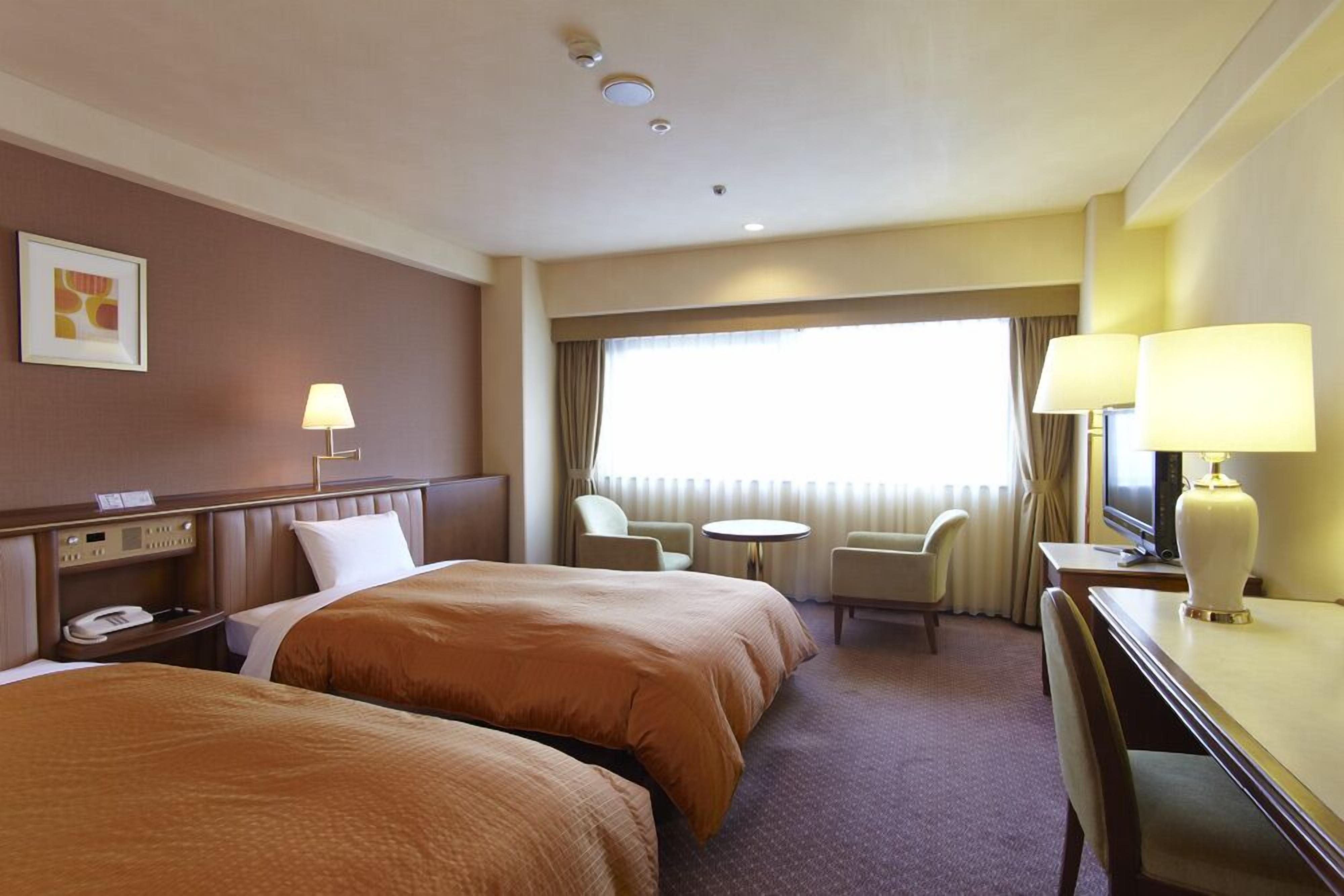 twin room | desk, iron/ironing board, rollaway beds, free wifi