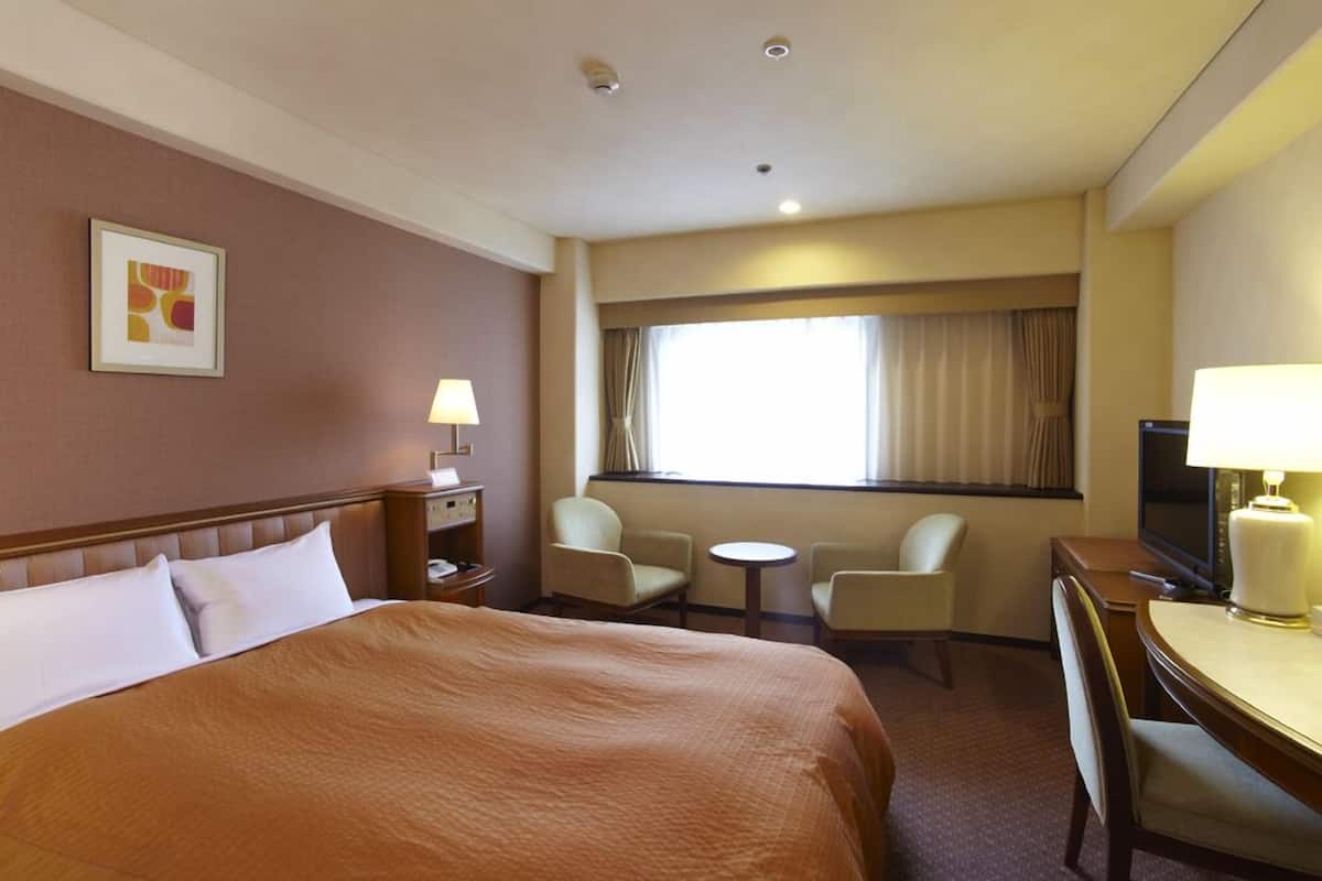 double room | desk, iron/ironing board, rollaway beds, free wifi