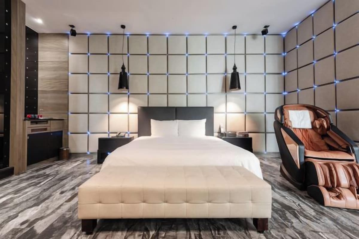 Minibar, desk, soundproofing, rollaway beds (surcharge)
