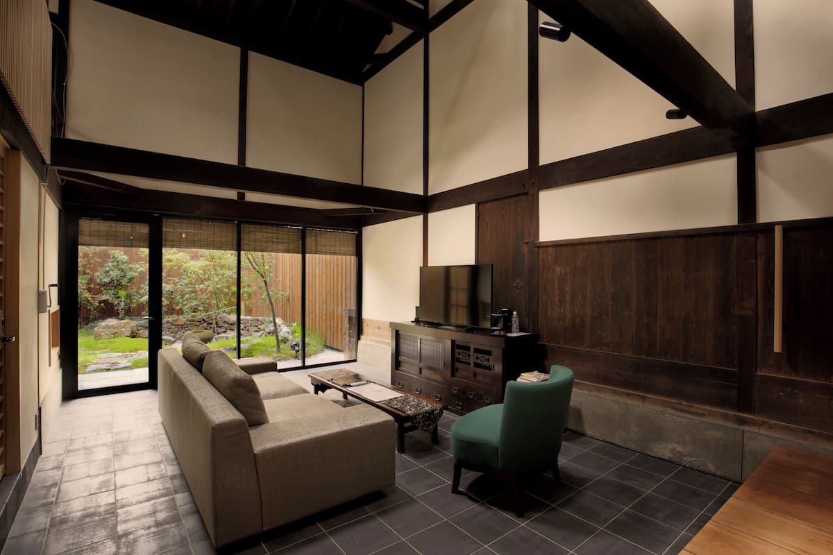 Townhouse (West) | 1 bedroom, down duvets, desk, free WiFi