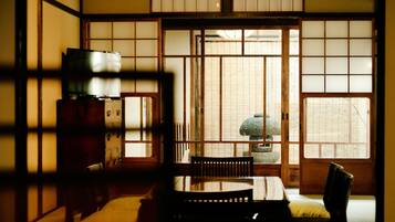 1 bedroom, in-room safe, desk, free WiFi