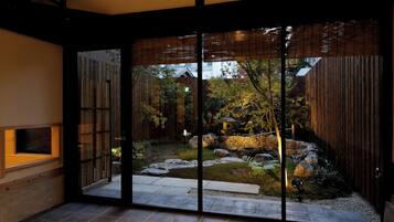 Casa tradicional (West) | Vista al jardín