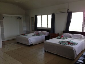 办公桌、收费 WiFi、床单