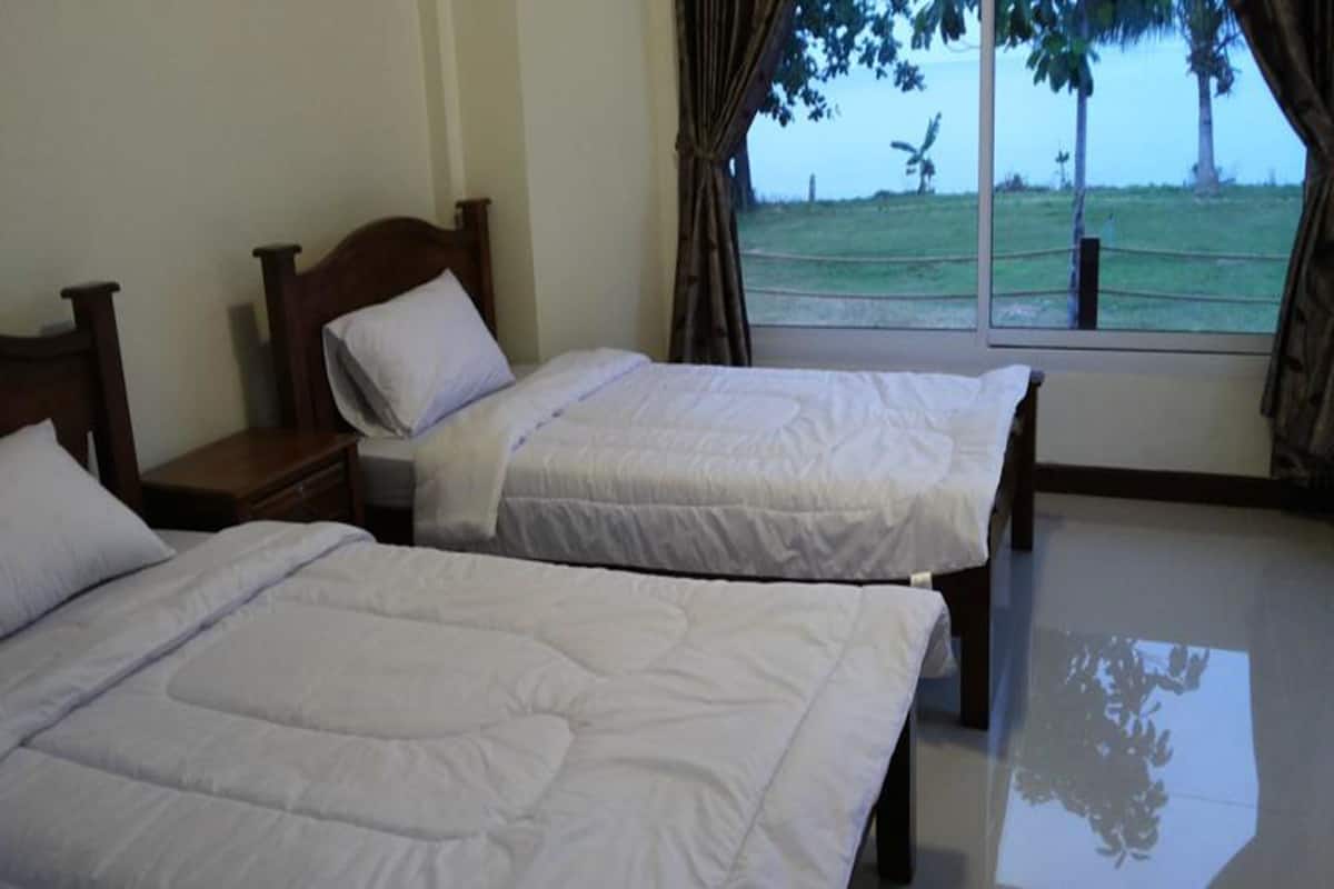 double or twin room with sea view | desk, blackout curtains, rollaway beds, free wifi
