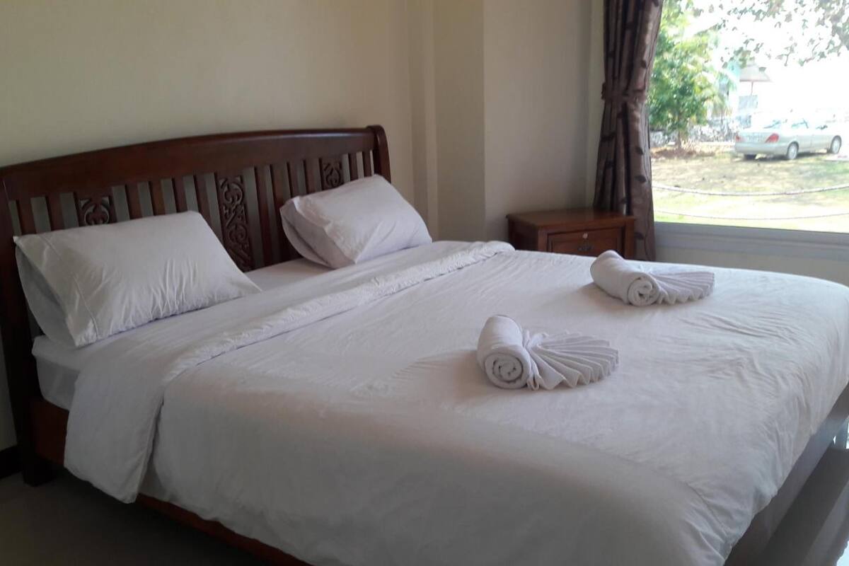 desk, blackout curtains, rollaway beds, free wifi