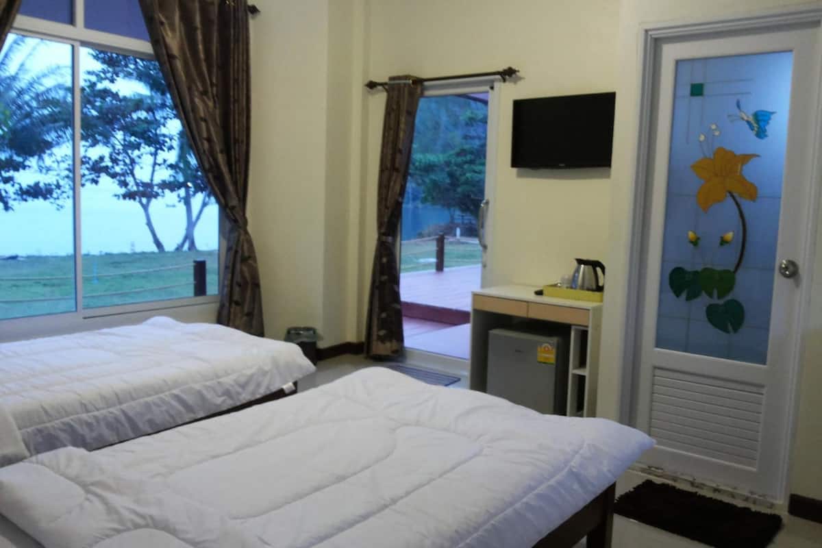 desk, blackout curtains, rollaway beds, free wifi