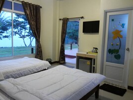 Desk, blackout drapes, free WiFi, bed sheets