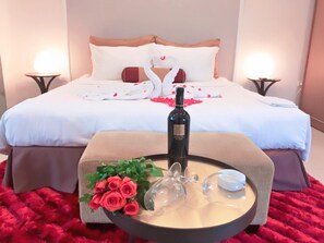 Minibar, desk, free WiFi, bed sheets