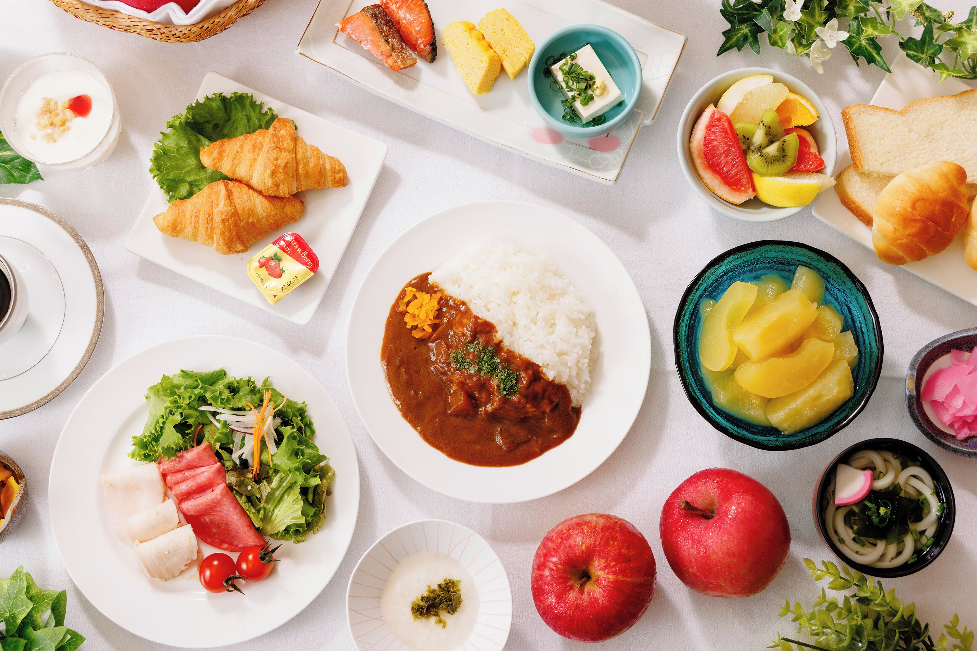 朝食 (ビュッフェ)、毎日提供 (有料)