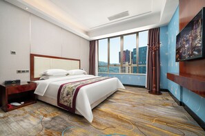 Executive Suite | Minibar, in-room safe, desk, blackout drapes - Honglilai Hotel Shenzhen (Shenzhen)