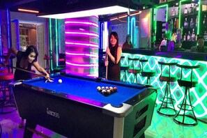 Bar (on property) - Tez Palace Hotel (Pattaya)