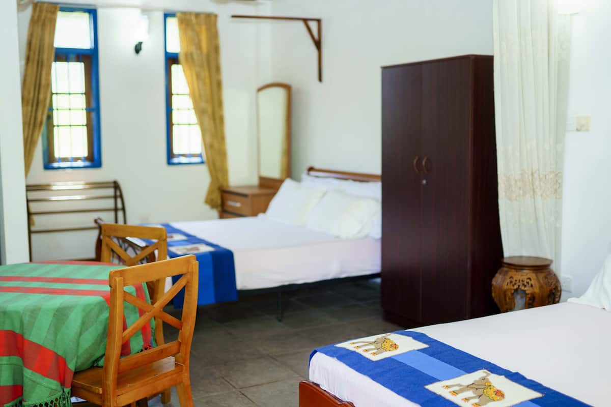 Suite Junior | Coffre-fort, décor unique, ameublement unique, bureau