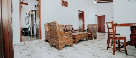 Apartamento família | Individualmente decorados, individualmente mobiliados, escrivaninha