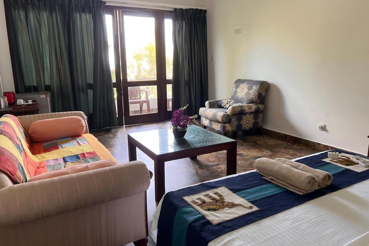 Chambre Confort, vue sur la mer | Coffre-fort, décor unique, ameublement unique, bureau