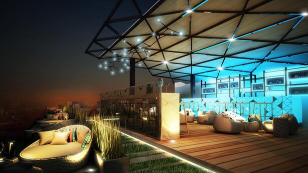 Un espacio lounge moderno al aire libre con asientos y un bar.