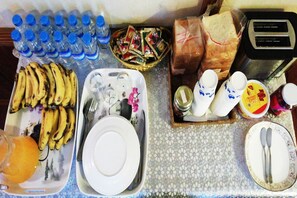 Breakfast area - Shwe Htee Guest House Chinatown (Yangon)