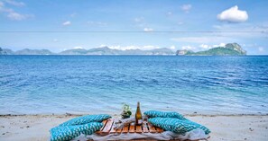 Private beach, white sand, sun-loungers, beach towels