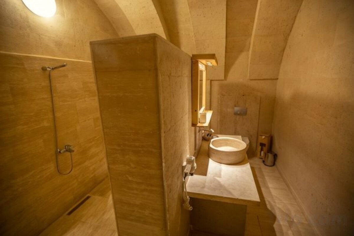 Bathroom | Shower, rainfall showerhead, free toiletries, hair dryer