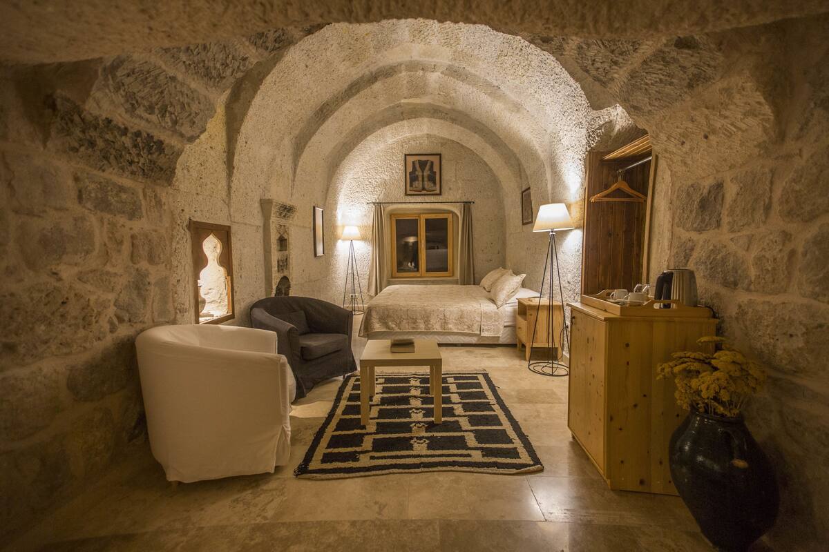 romantic double room, 1 king bed, bathtub, valley view | fireplace