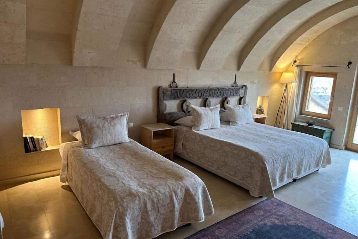 Minibar, coffres-forts dans les chambres, décoration personnalisée